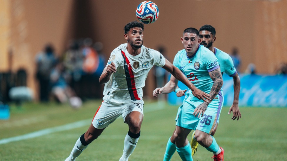 HEADS UP  : Matheus Nunes looking to drive forward. 