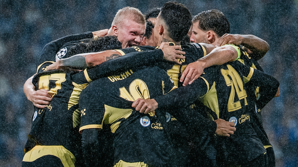 HAPPY HAALAND : Group hug!