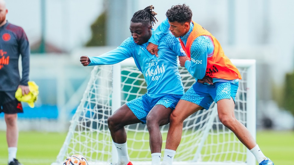 DEFENSIVE DOKU  : Jeremy Doku shields the ball from Matheus Nunes.