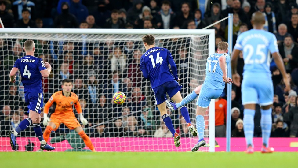 BACK. WITH. A. BANG! : What an incredible strike from Kevin!!