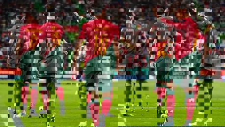 Stones e Walker impressionam enquanto Bernardo brilha para Portugal