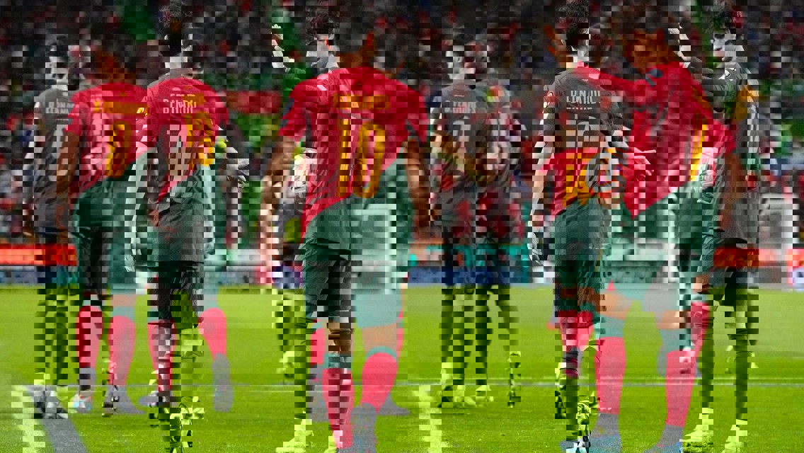 Stones e Walker impressionam enquanto Bernardo brilha para Portugal