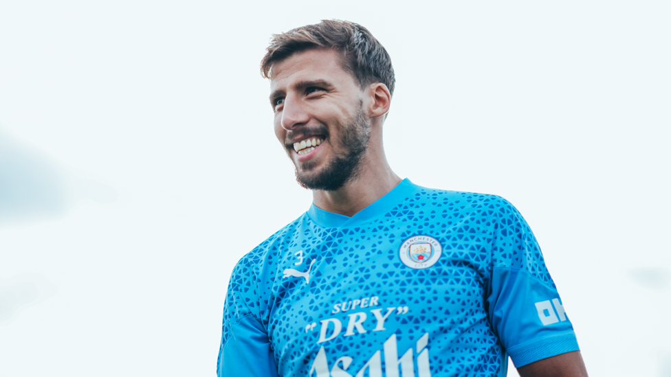 MARAVILHA PORTUGUESA : Ruben Dias está feliz de retornar ao azul celeste frente ao próximo desafio na Premier League.