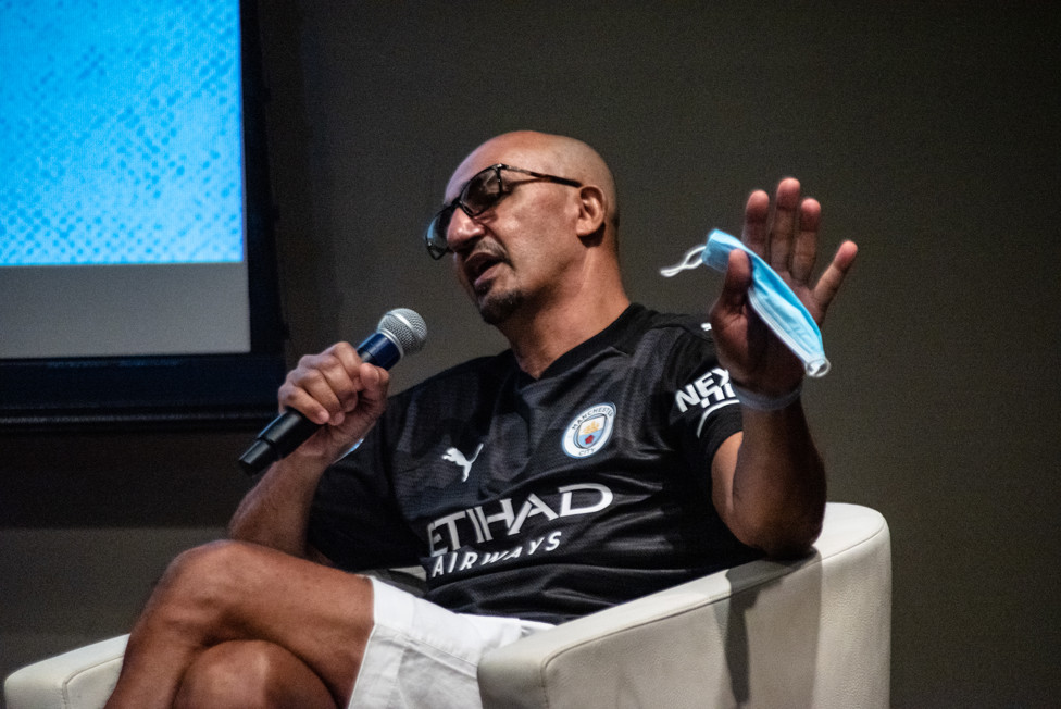 Participante do documentário. Seu Moraes subiu ao palco para conversar com a plateia