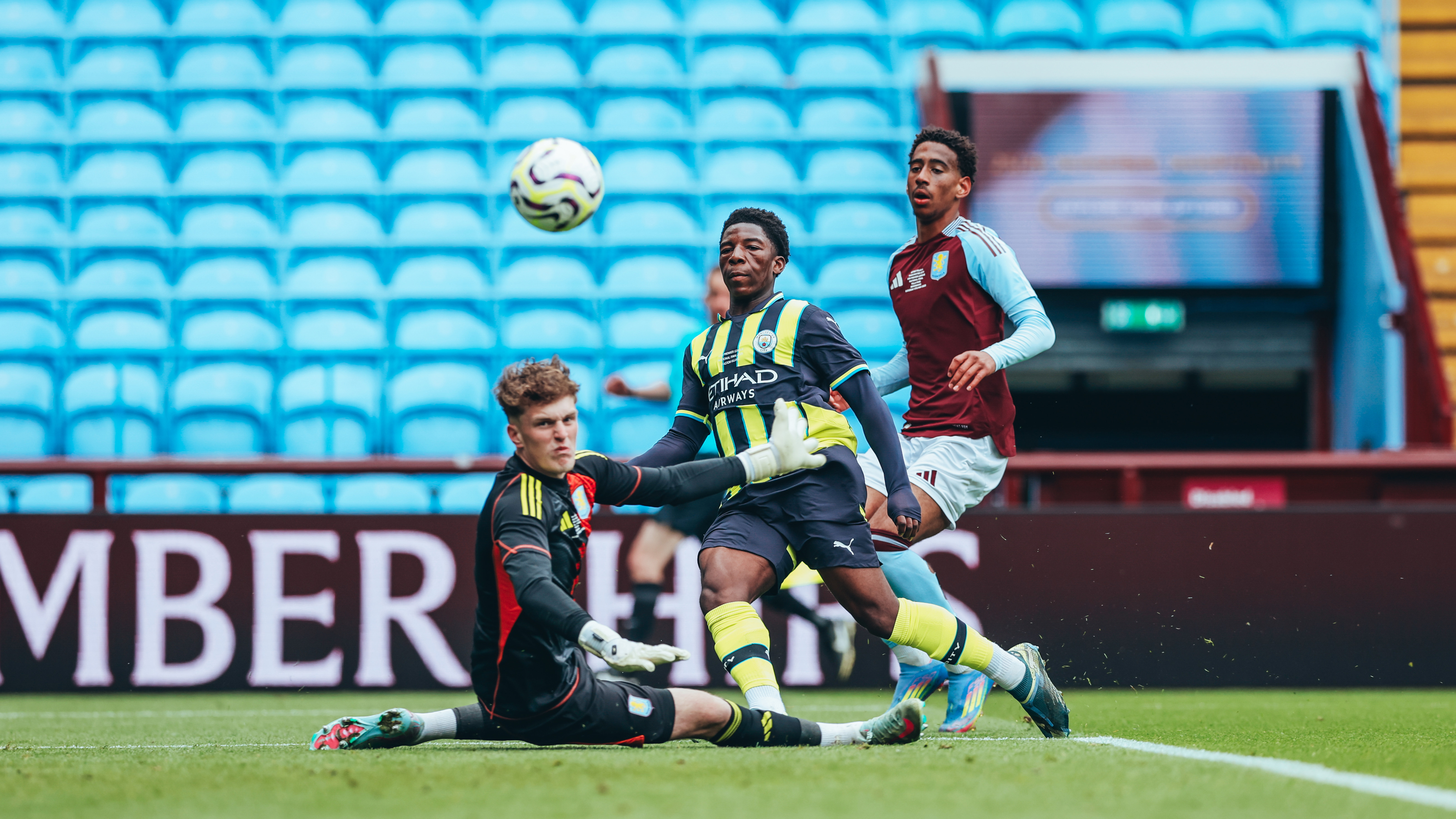 CLOSE : Ryan McAidoo almost fires City ahead.