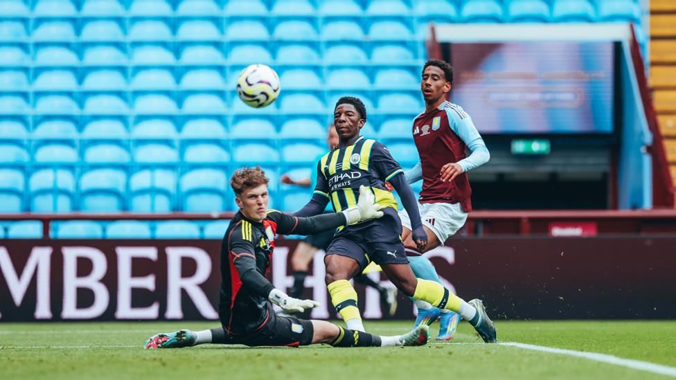 CLOSE : Ryan McAidoo almost fires City ahead.