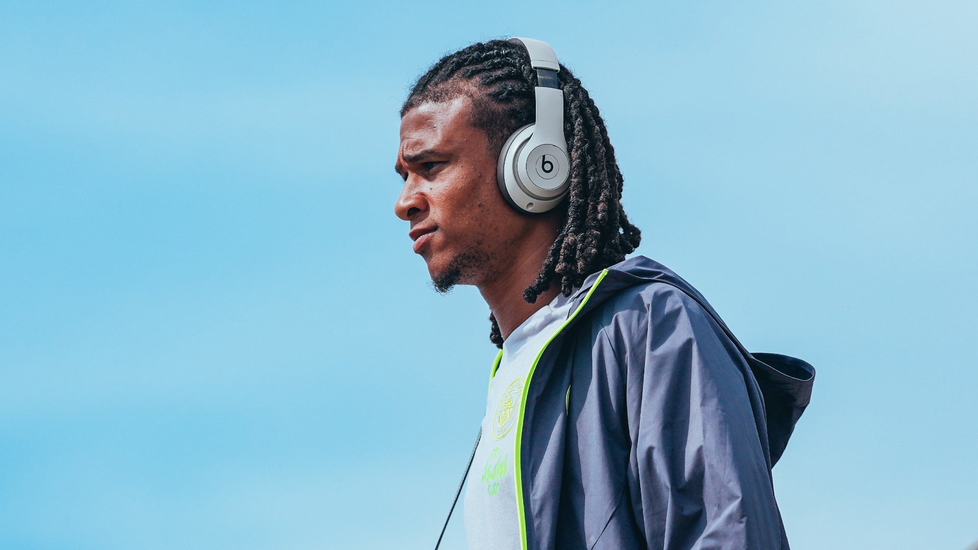 AKE ARRIVAL : Nathan Ake touches down in Orlando