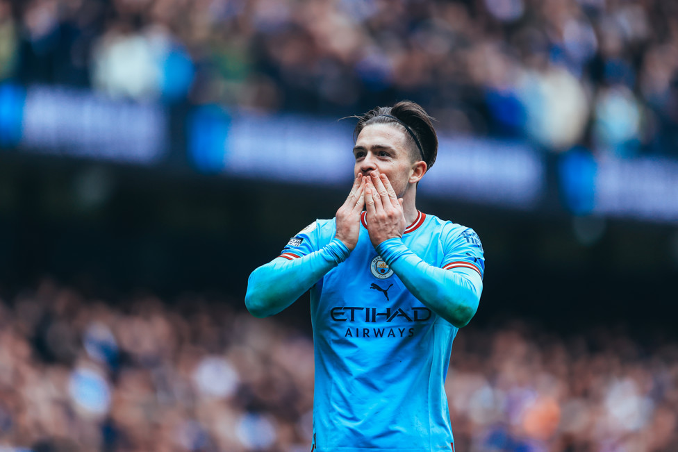Grealish fecha a conta diante do Liverpool! 