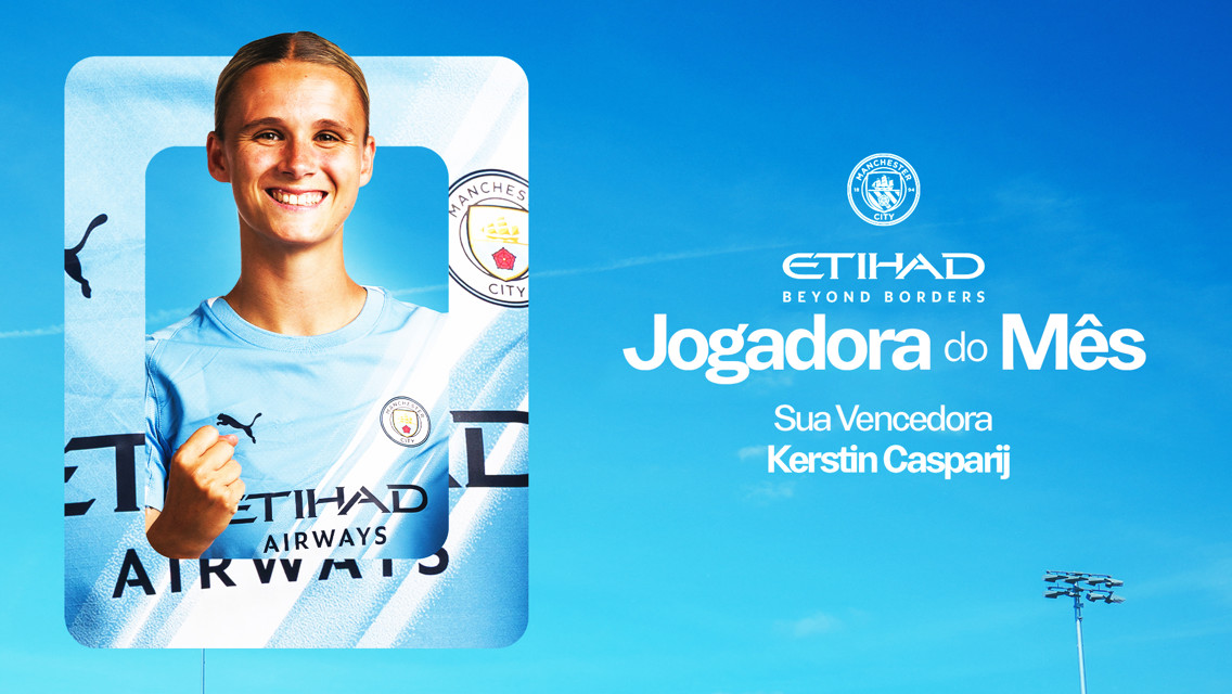 The image shows Manchester City's Kerstin Casparij wearing the team's blue jersey, alongside the title 'Jogadora do Mês' indicating she is the Player of the Month, presented by Etihad Airways.