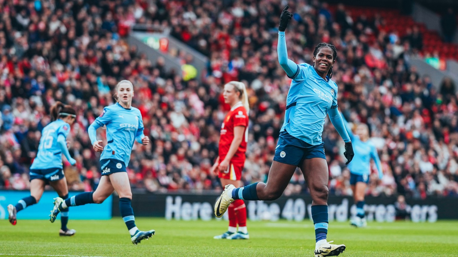 City vence Liverpool com gol no fim 