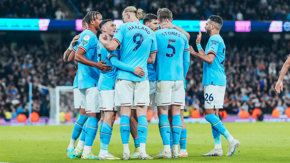 UM, DOIS, TRÊS: Foden entra em ação!