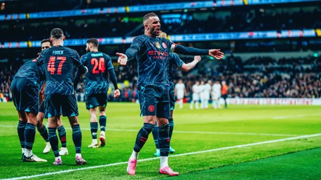 Walker fala sobre foco do City na bola parada