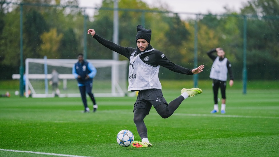 TAKE THAT : Omar Marmoush with the shot