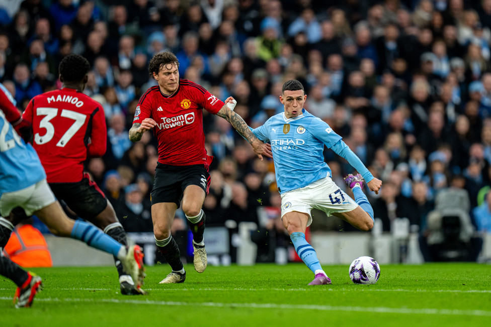 Foden em ação contra o United na temporada passada. 