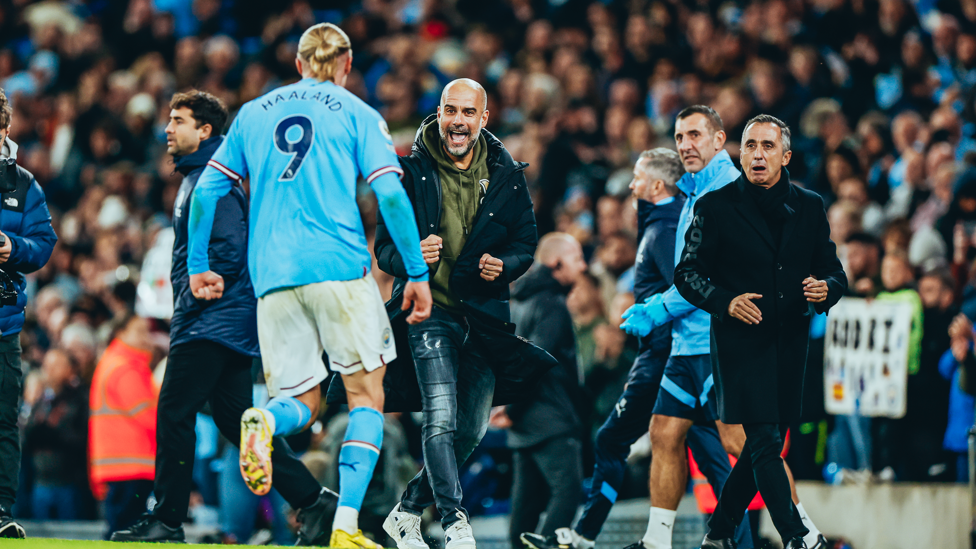 SELEBRASI MENIT AKHIR : Pep Guardiola merayakan dengan Haaland menyusul kemenangan terakhir melawan Fulham.