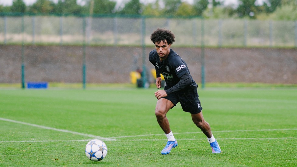 BOUNDING BOBB : Oscar is determined to get his shot away. 