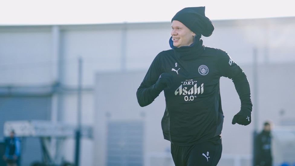 WINTRY WALK  : Erling Haaland puts in the work. 