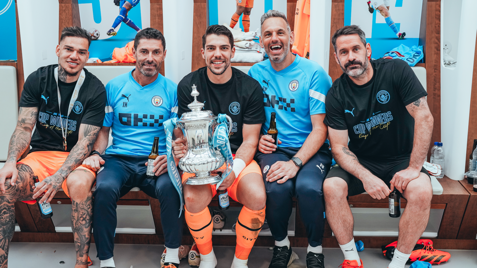 GOALKEEPER'S UNION : Trophy in safe hands!