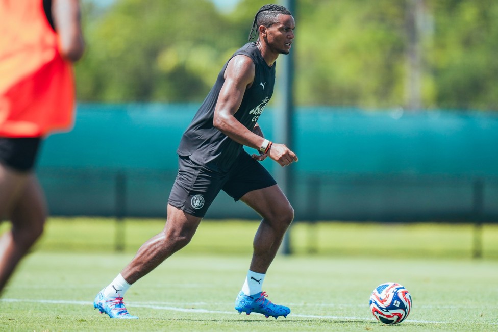 ON THE BALL : Manuel Akanji in possession