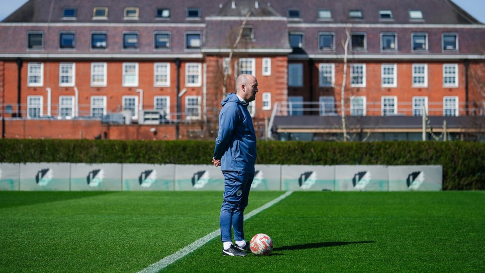 THE BOSS : Nick Cushing watches on