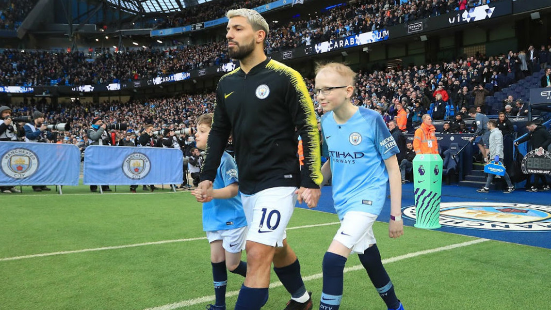 Ryan walking out with Sergio Aguero