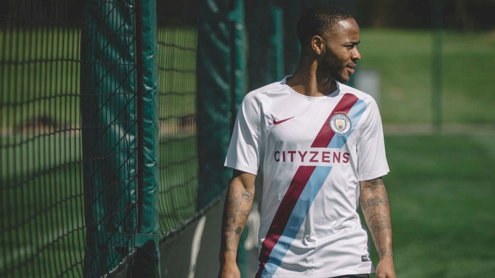 STERLING DESIGN : Not an official kit, but this commemorative training shirt was beautiful nonetheless