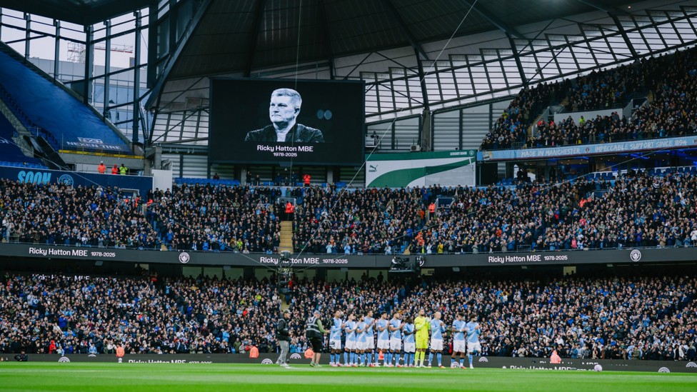 TRIBUTE  : Ahead of the match, City and United pay respect to Ricky Hatton after the legendary boxer's sad passing. 