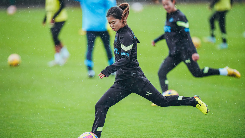 STRIKE : Yui Hasegawa takes aim