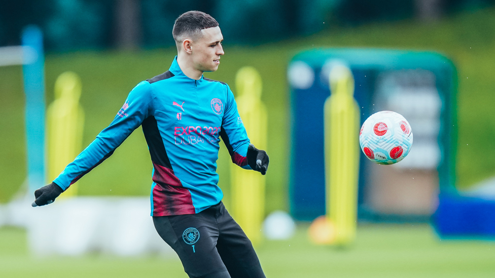 ON A STRING : Phil Foden charms the ball