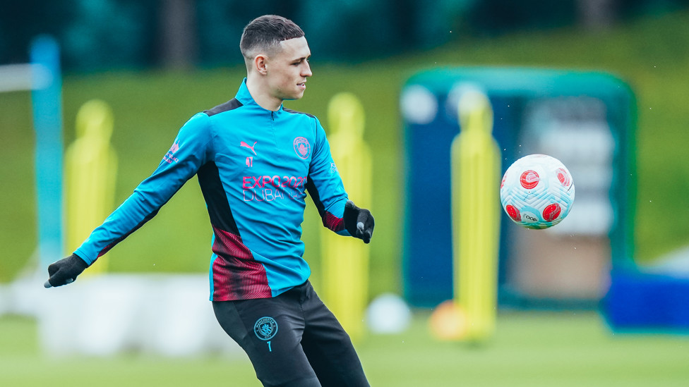 ON A STRING : Phil Foden charms the ball
