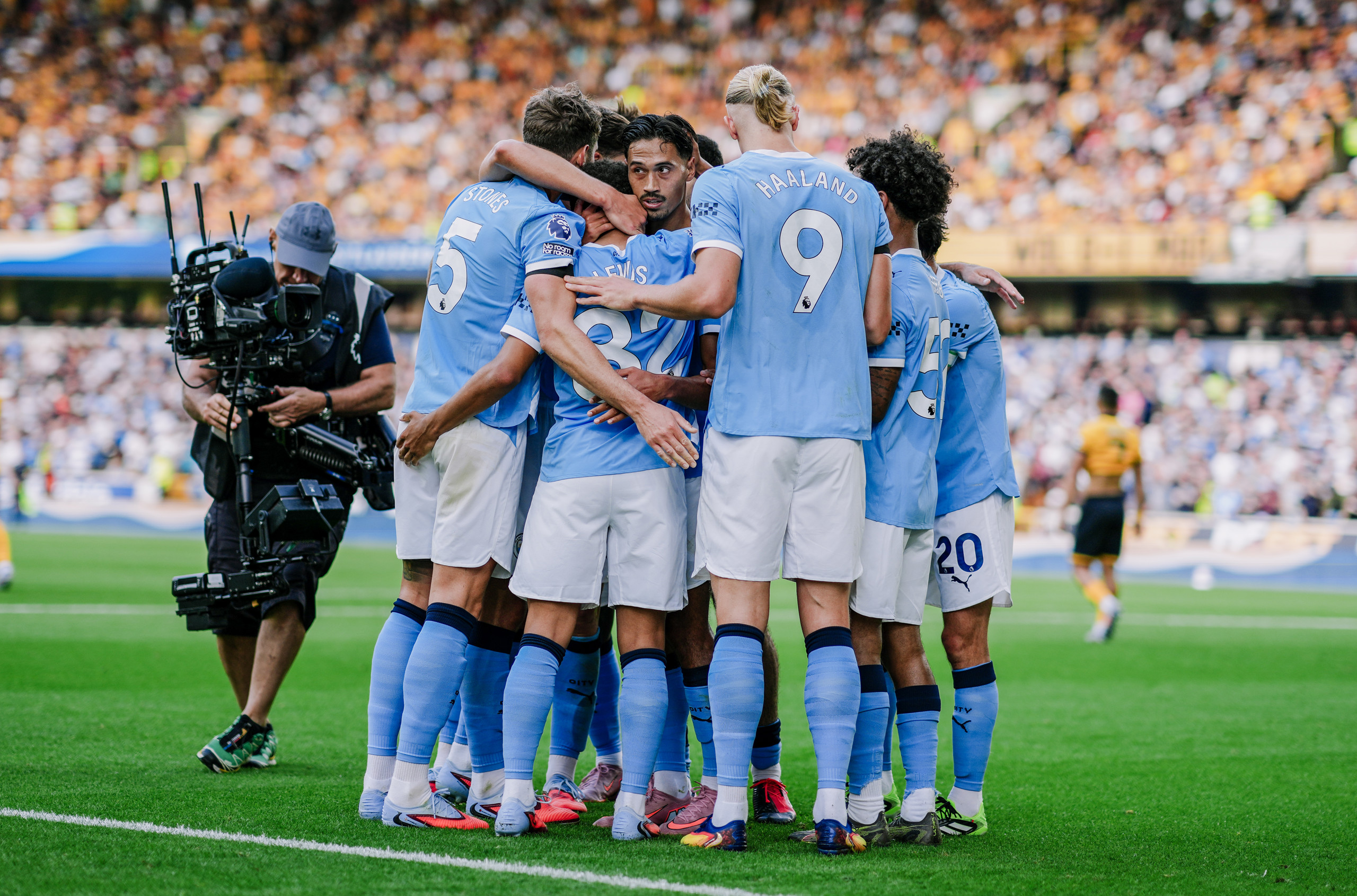 City goleia os Wolves na estreia da Premier League 2025/26 