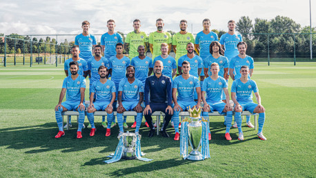Manchester City 2021-22 team photo revealed! 