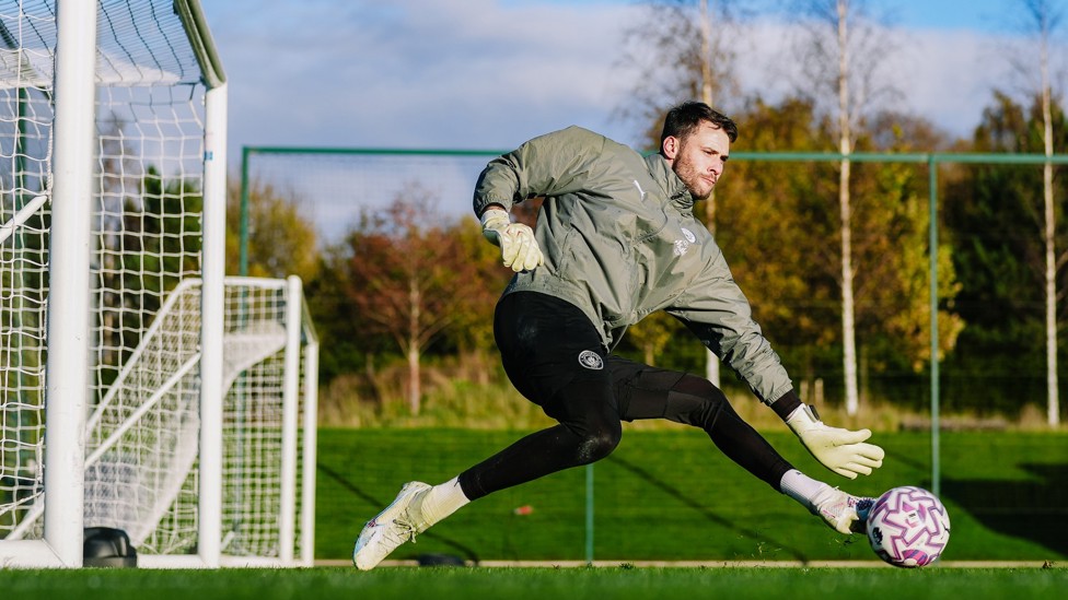 GET DOWN : Marcus Bettinelli with the save
