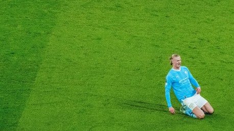 GROUNDSMAN'S NIGHTMARE: Second knee slide of the evening!
