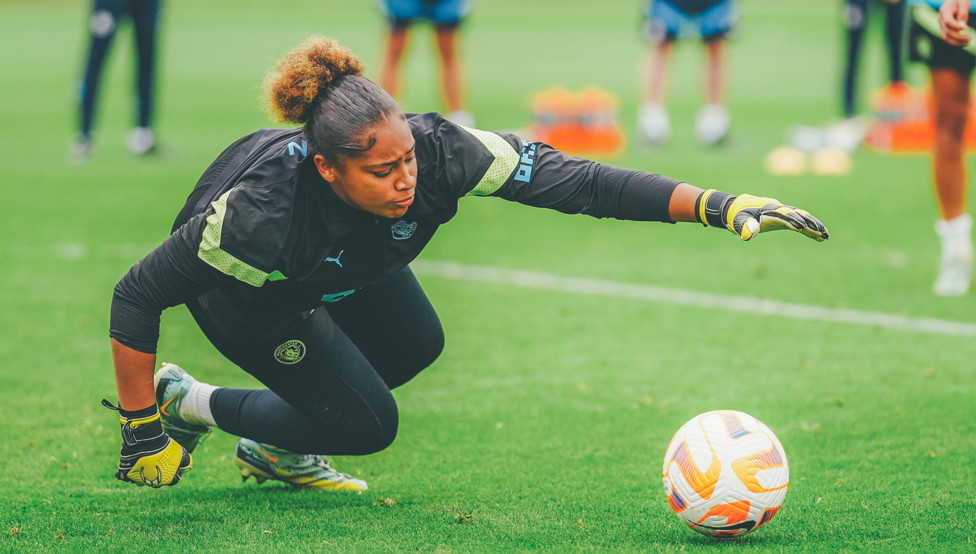 KHIARA CLAIMS : Keating gets down to a loose ball