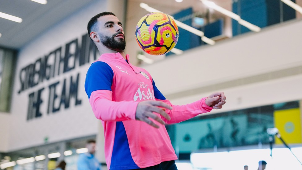 CLOSE CONTROL : Rayan Ait-Nouri in the gym