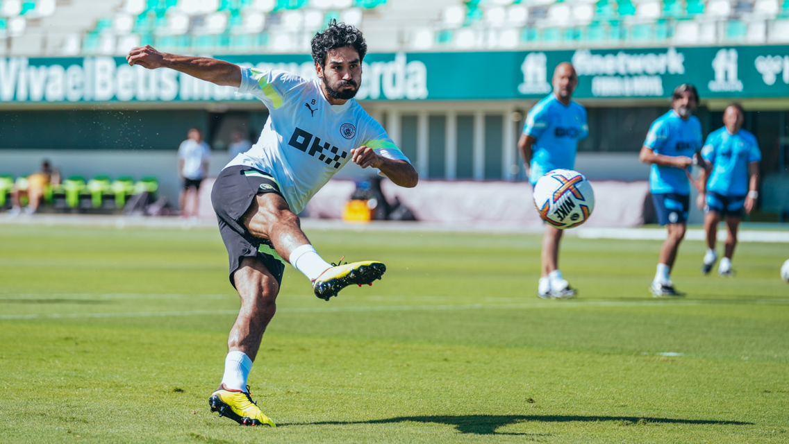 Training: City get back to work after Sevilla success