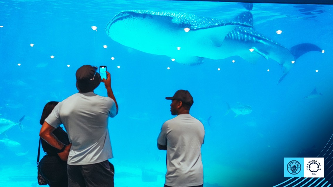 Lescott and Wright-Phillips learn more about marine conservation at Georgia aquarium