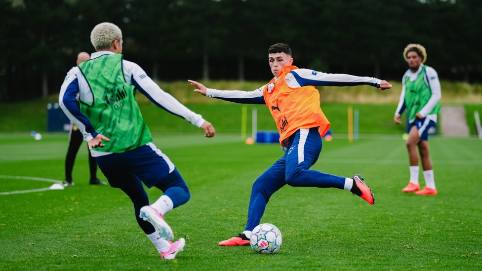 PHIL YER BOOTS : Phil Foden in the thick of the action