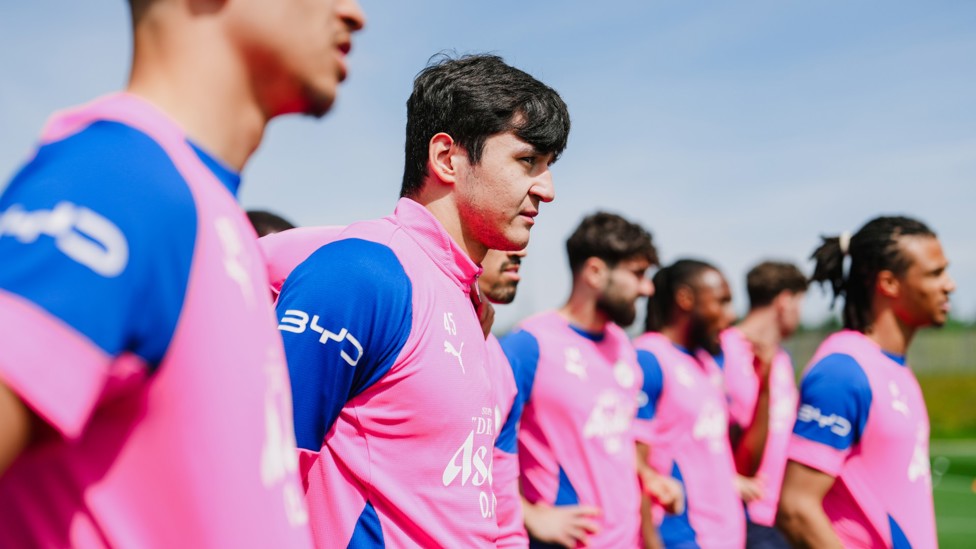 GATHER ROUND : A team talk ahead of training