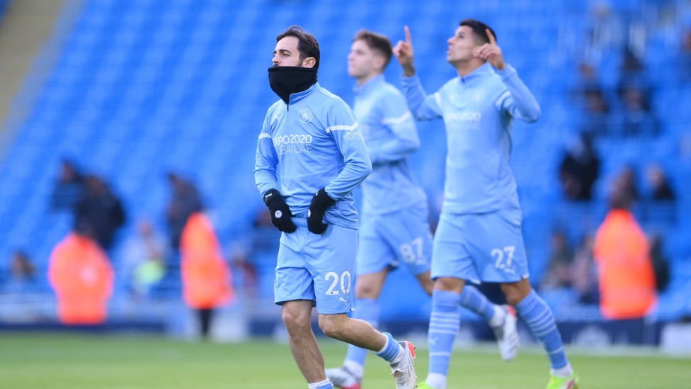SNOOD WEATHER : Even so it is a bitterly cold day in Manchester so wrap up warm!