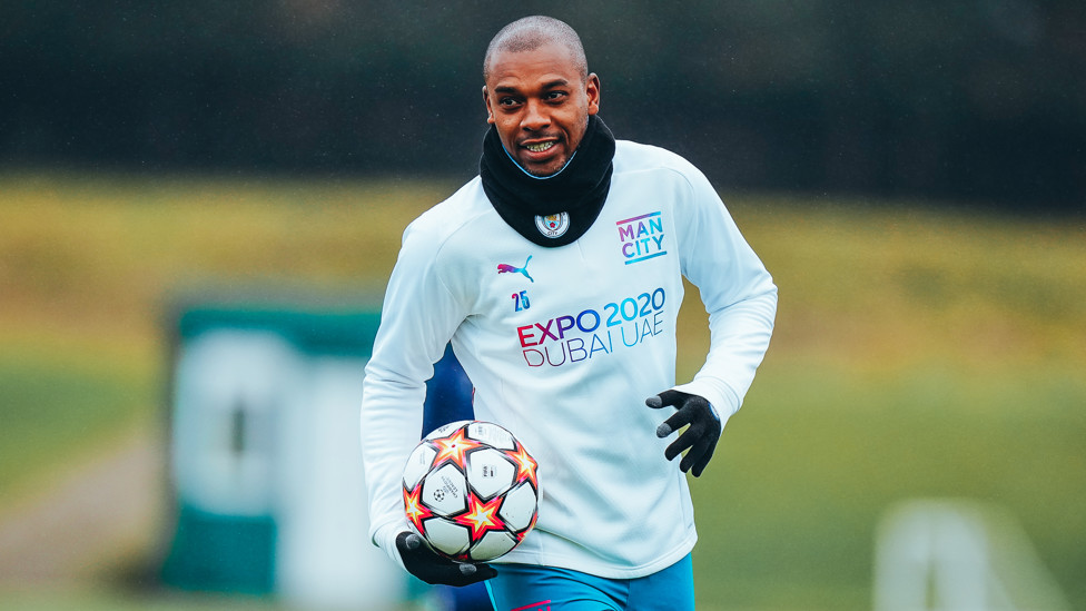 CAPTAIN FANTASTIC : Fernandinho picks up possession