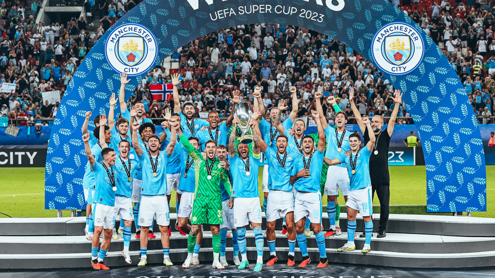 LIFT IT HIGH : Super Cup winners!