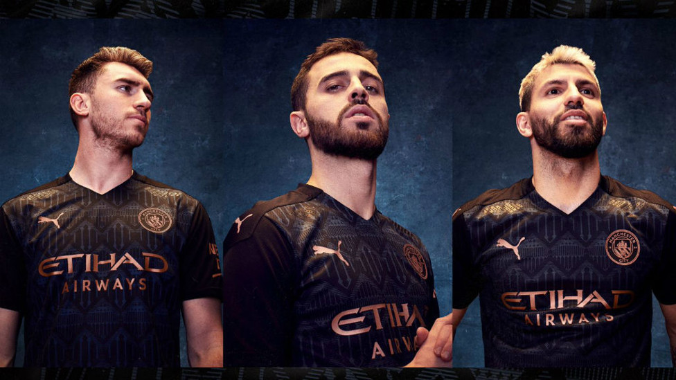 Aymeric Laporte, Bernardo Silva et Sergio essaient notre nouveau maillot extérieur...