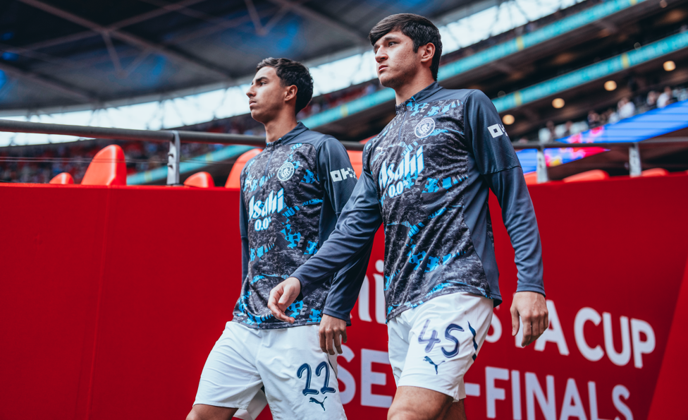 Reis e Khusanov em Wembley.