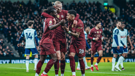 City se apresenta bem e garante 3 pontos em cima dos Spurs 