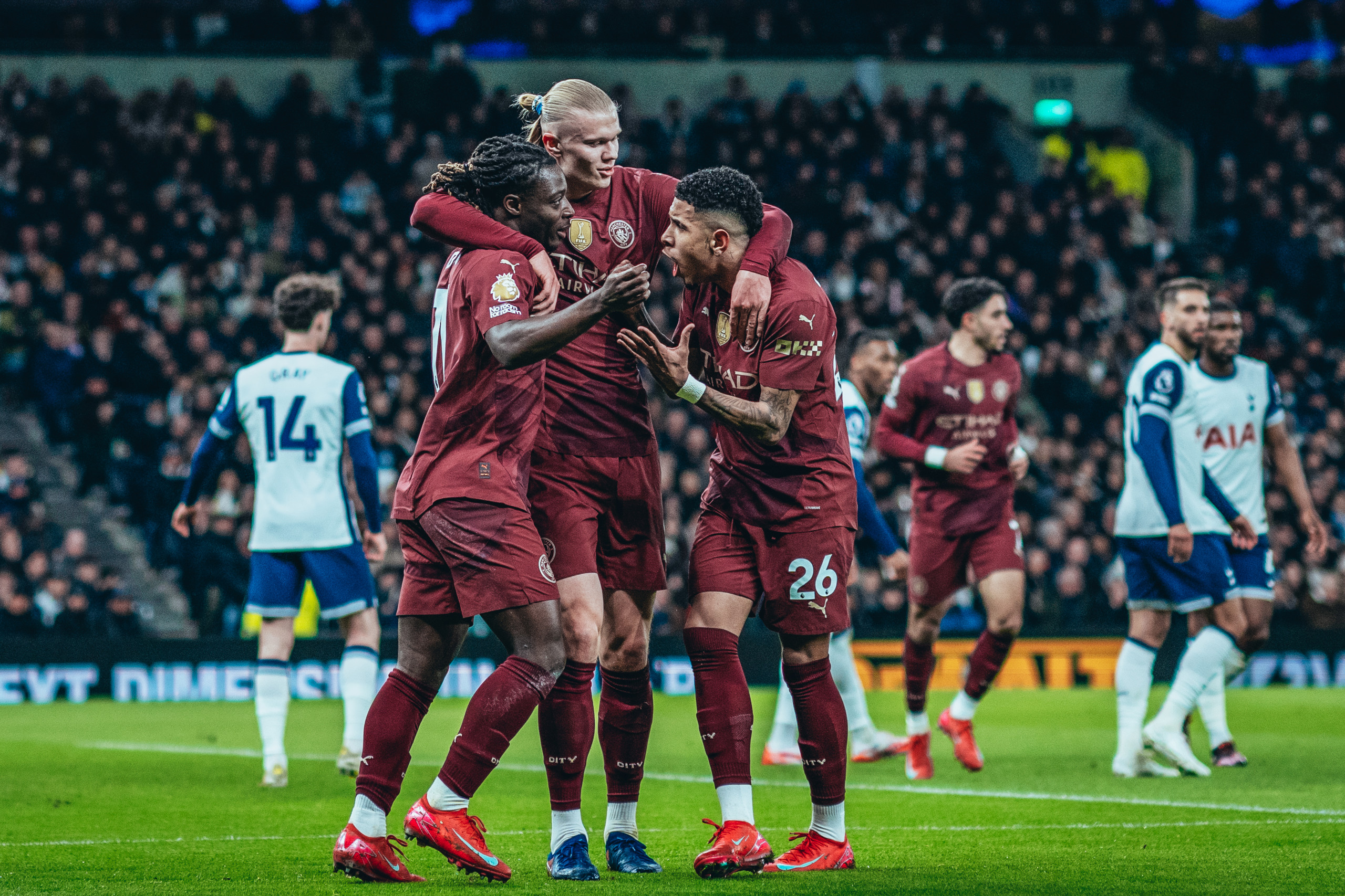City se apresenta bem e garante 3 pontos em cima dos Spurs 