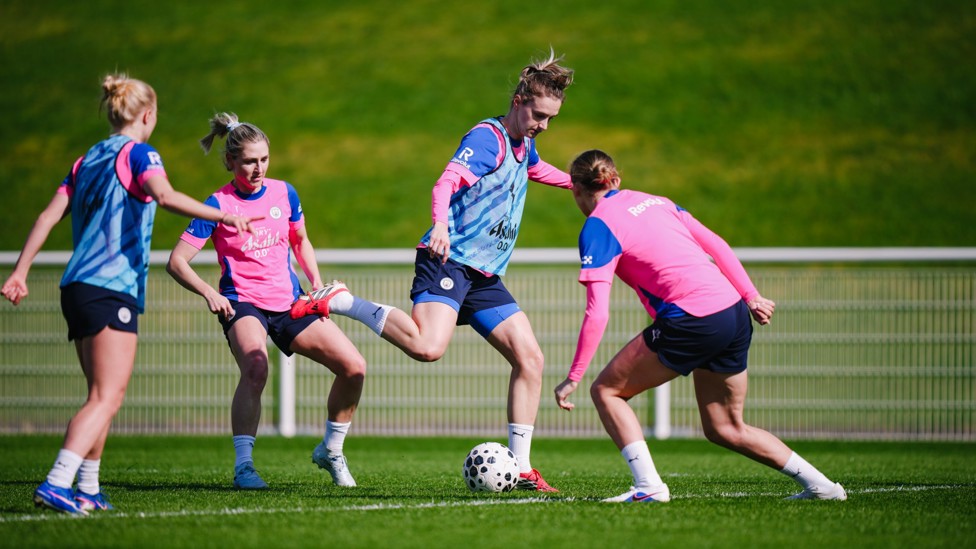 COOL AND COMPOSED : Vivianne Miedema with the ball at her feet