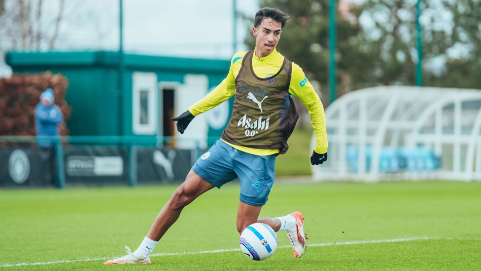REIS TO THE FINISH  : Vitor Reis shows off his agility. 