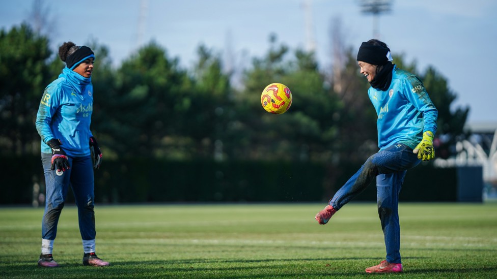 KEEPY UPS : Khiara Keating and Ayaka Yamashita